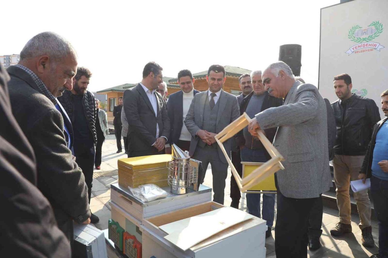 Diyarbakır’da bal üreticilerine ekipman desteği sağlandı