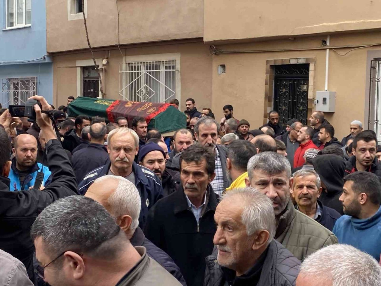 Düşen uçakta hayatını kaybeden Burcu Sağlam son yolculuğuna uğurlandı