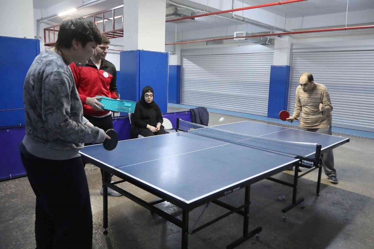 Bayraklı’da engeller “sevgiyle” aşıldı