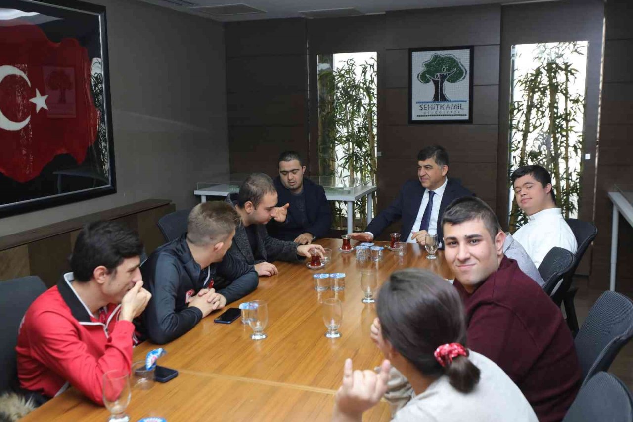 Engelli ve özel sporcular, Fadıloğlu’nu ziyaret etti