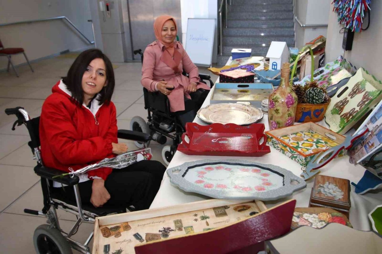 Bayraklı’da engeller “sevgiyle” aşıldı