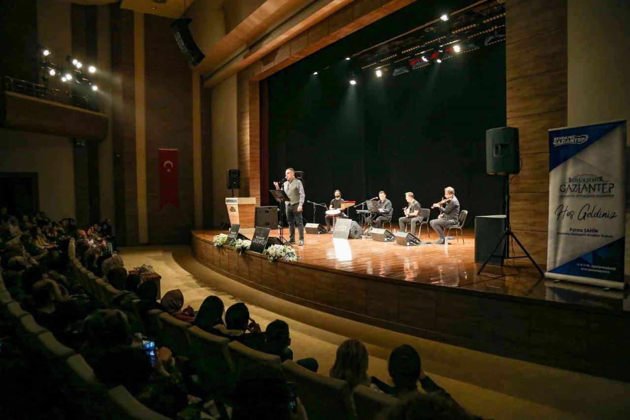 Gaziantep’te Sezai Karakoç şiirleriyle anıldı