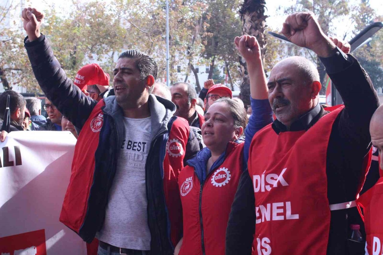 Karşıyaka Belediyesi çalışanları maaşlarını alamıyor