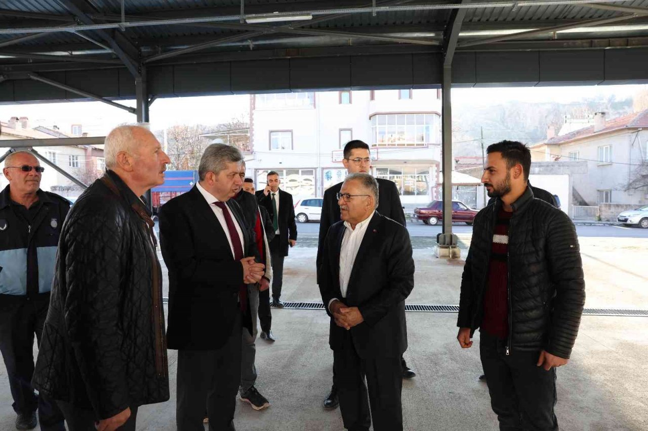 Başkan Büyükkılıç, Bünyan’da Büyükşehir’in çalışmalarını denetledi, esnafla buluştu