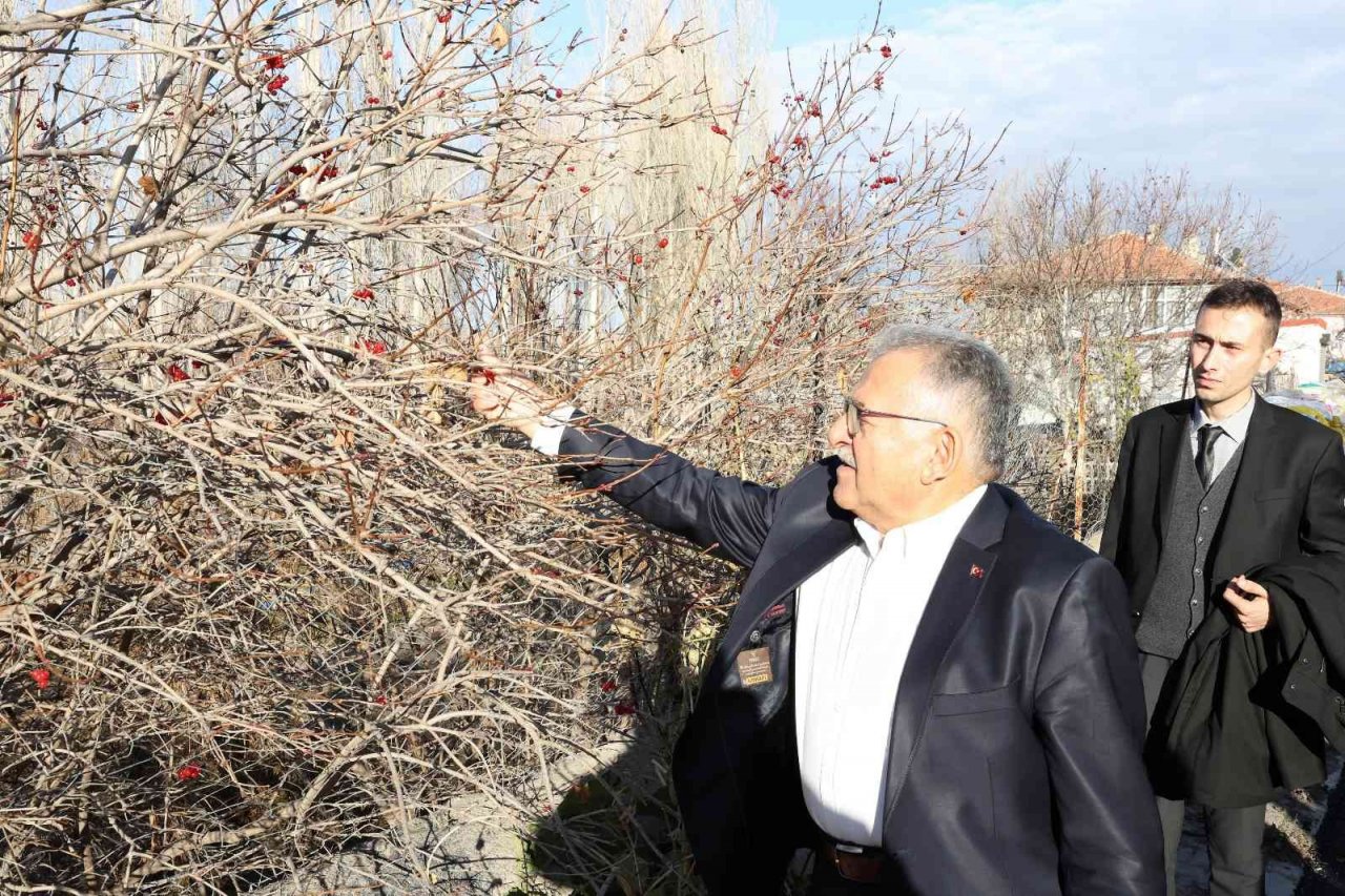 Başkan Büyükkılıç, Bünyan’da Büyükşehir’in çalışmalarını denetledi, esnafla buluştu