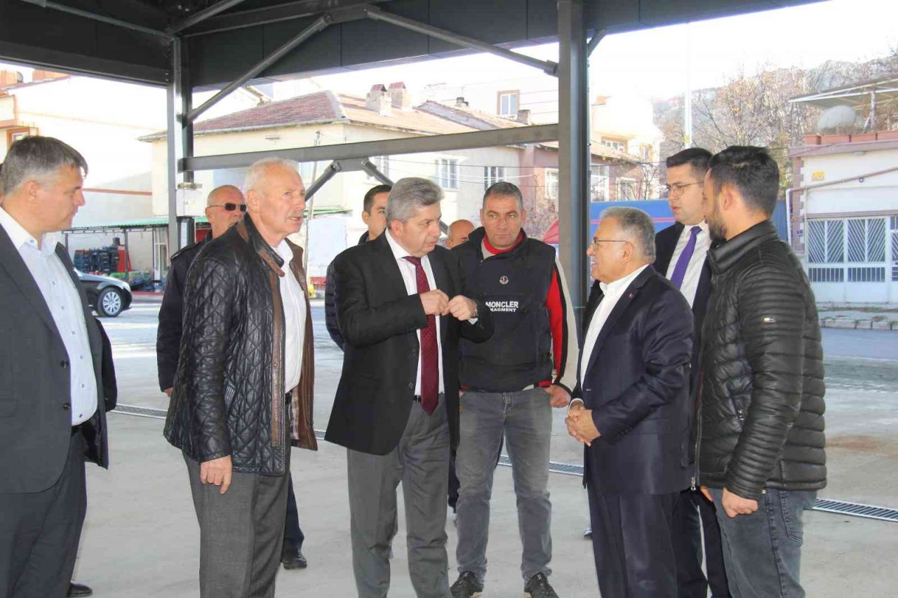 Başkan Büyükkılıç, Bünyan’da Büyükşehir’in çalışmalarını denetledi, esnafla buluştu