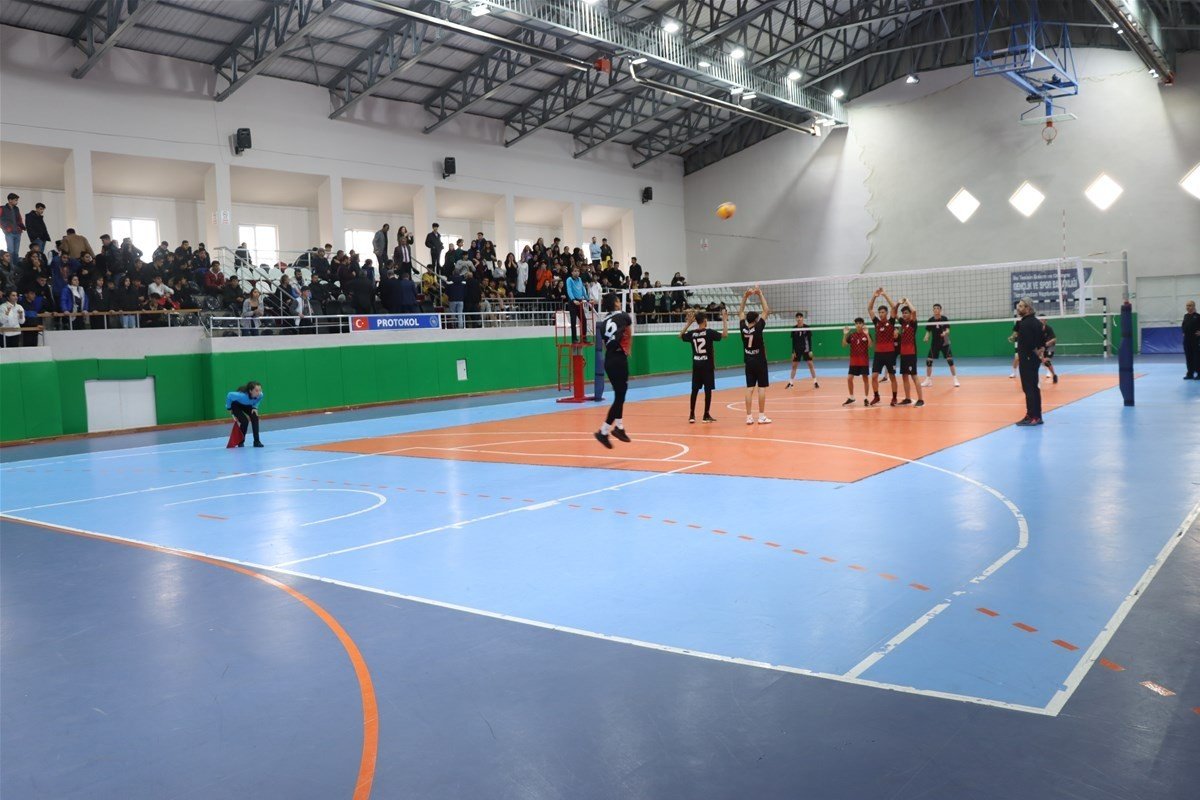 Malatya’da okullar arasında düzenlenen voleybol şampiyonası tamamlandı