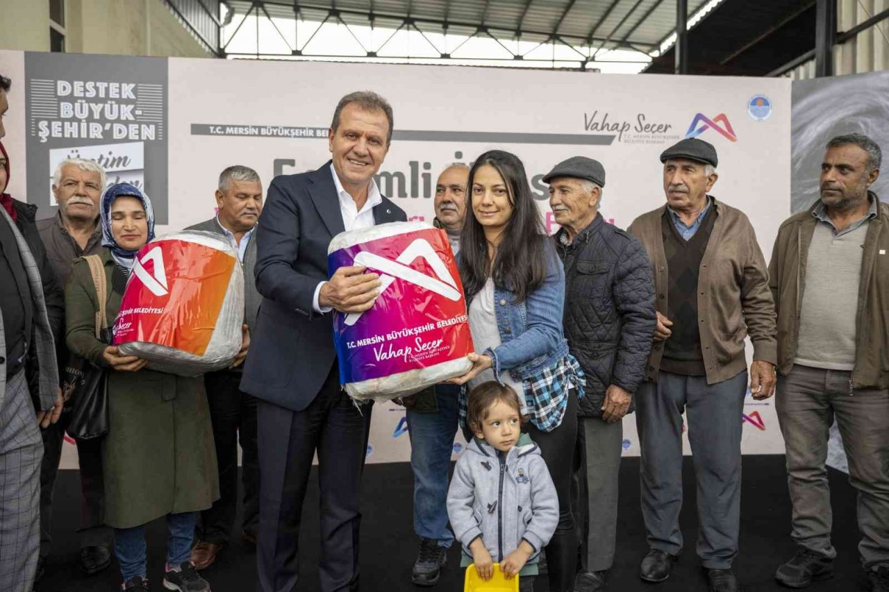 Seçer, bal sağım çadırı ve ceviz fidanı dağıtım törenine katıldı