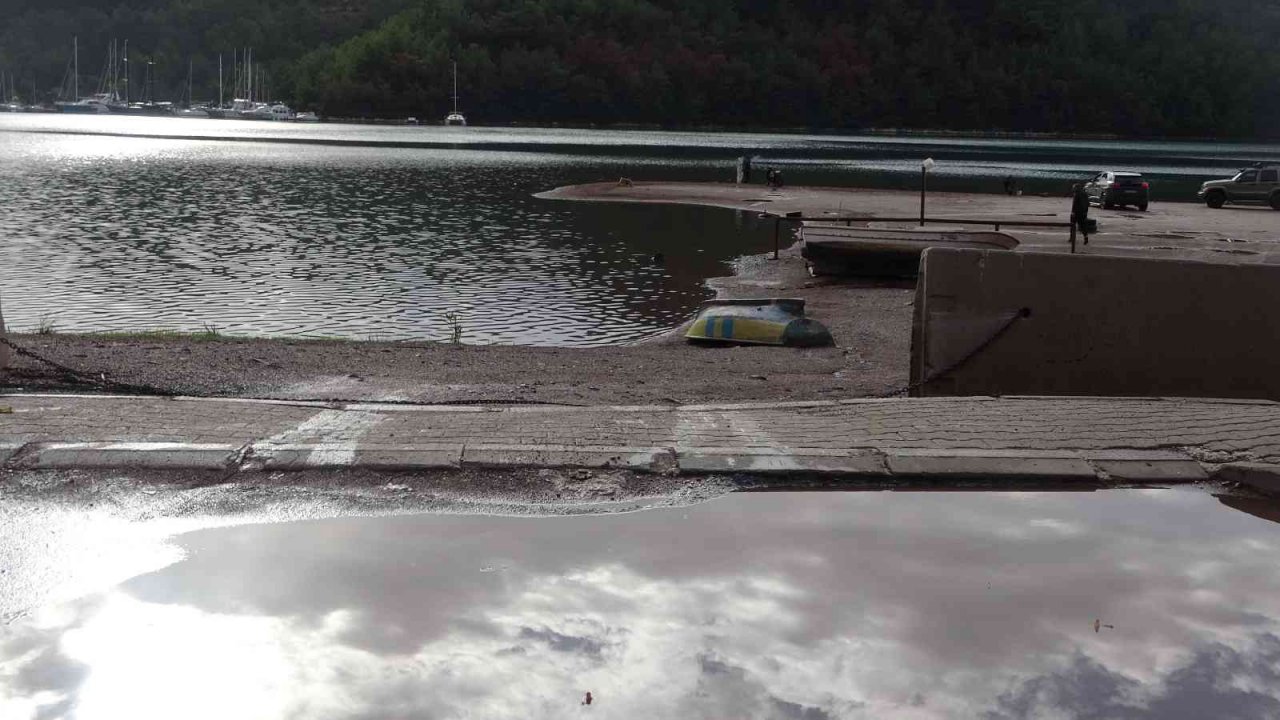 Dünyaca ünlü plajın bulunduğu mahallede yol sorunu için çözüm aranıyor