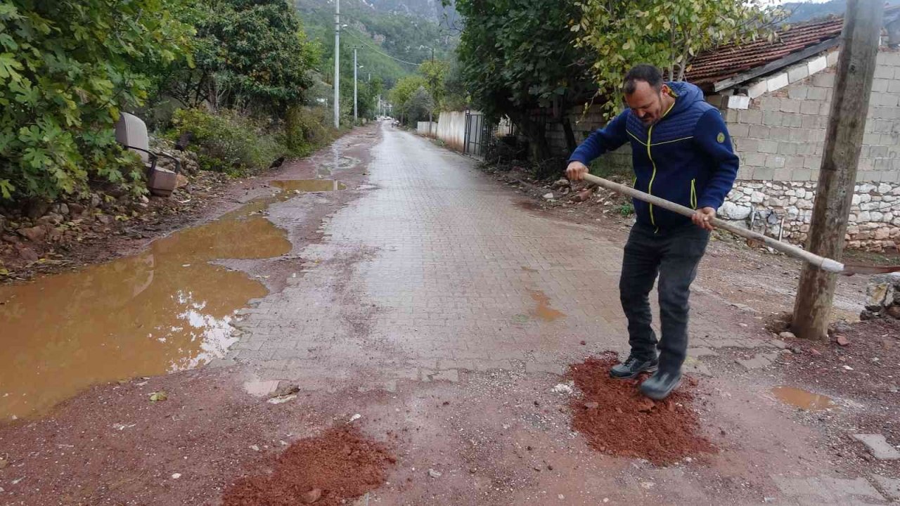 Dünyaca ünlü plajın bulunduğu mahallede yol sorunu için çözüm aranıyor