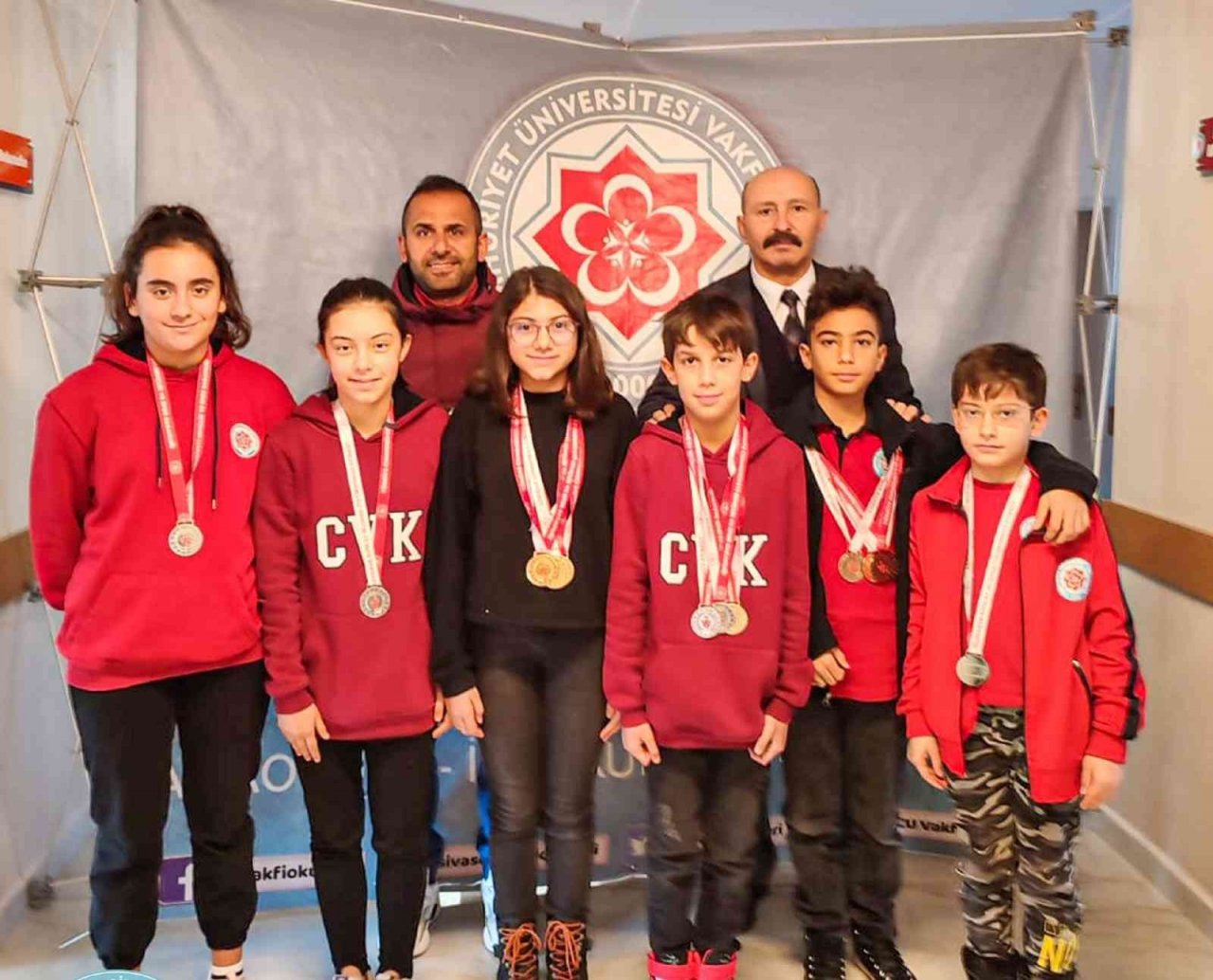 Cumhuriyet Üniversitesi Vakfı Okulları başarıya doymuyor