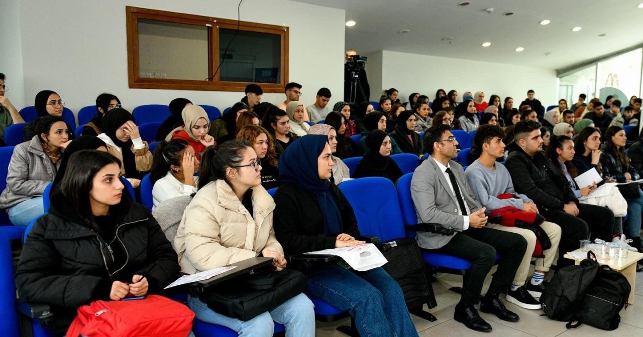 Gençlere geleceğin meslekleri tanıtılıyor