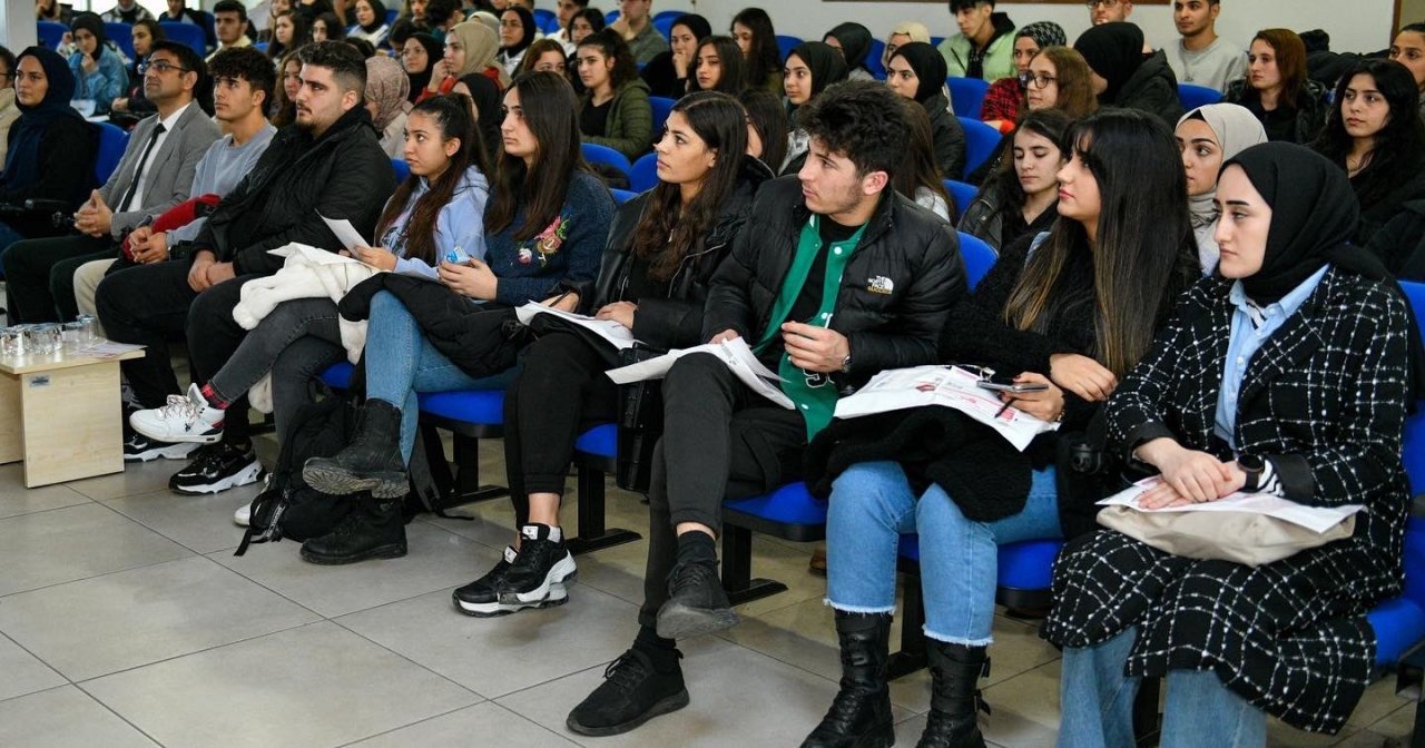 Gençlere geleceğin meslekleri tanıtılıyor