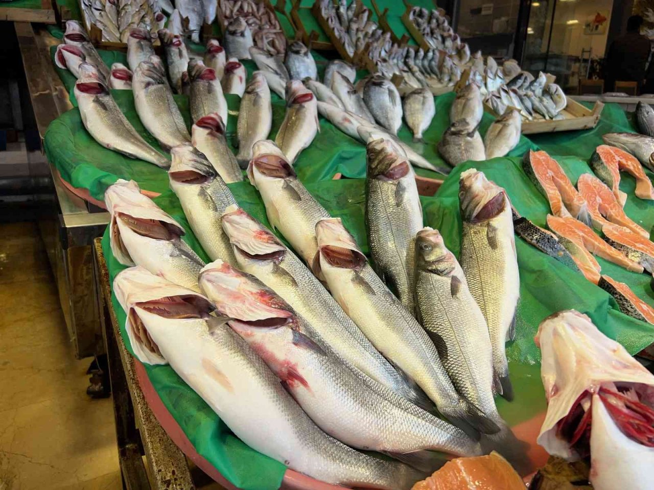 Balık tezgahlarında palamutun yerini çinekop ve hamsi aldı