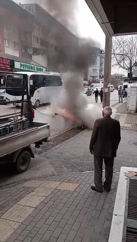Bursa’da seyir halindeki motosiklet alev topuna döndü