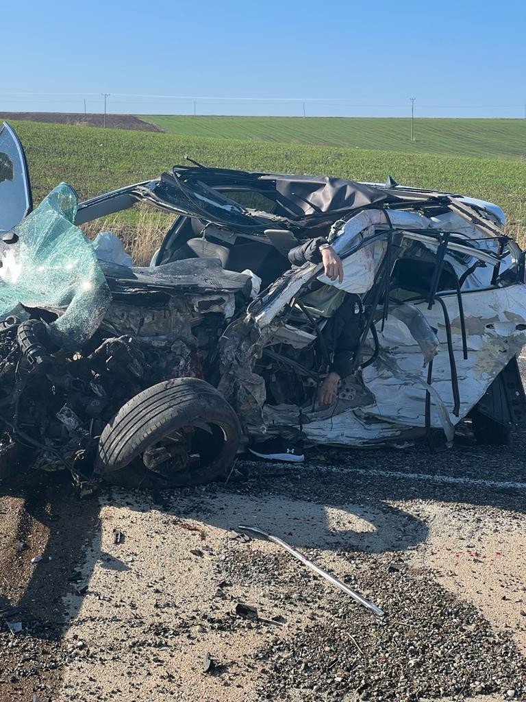 Diyarbakır’da feci kaza: 1 ölü, 2 yaralı