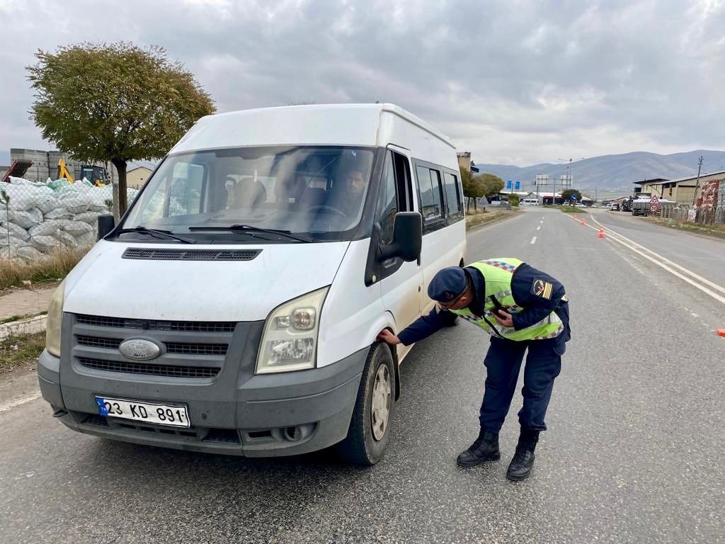 Elazığ’da kış lastiği denetimi gerçekleştirildi
