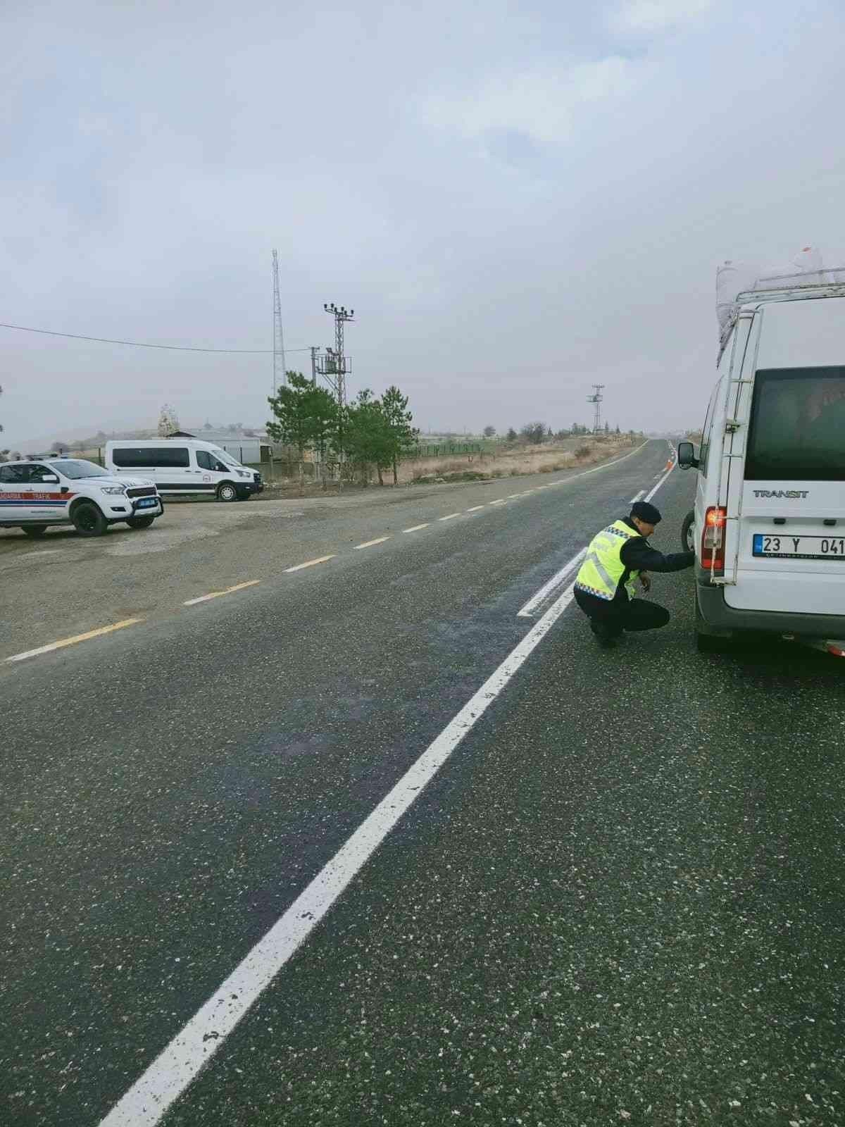 Elazığ’da kış lastiği denetimi gerçekleştirildi