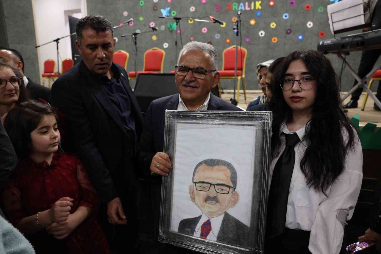 Başkan Büyükkılı. Engelsiz Yaşam Merkezi’nde Özel Vatandaşlarla Buluştu