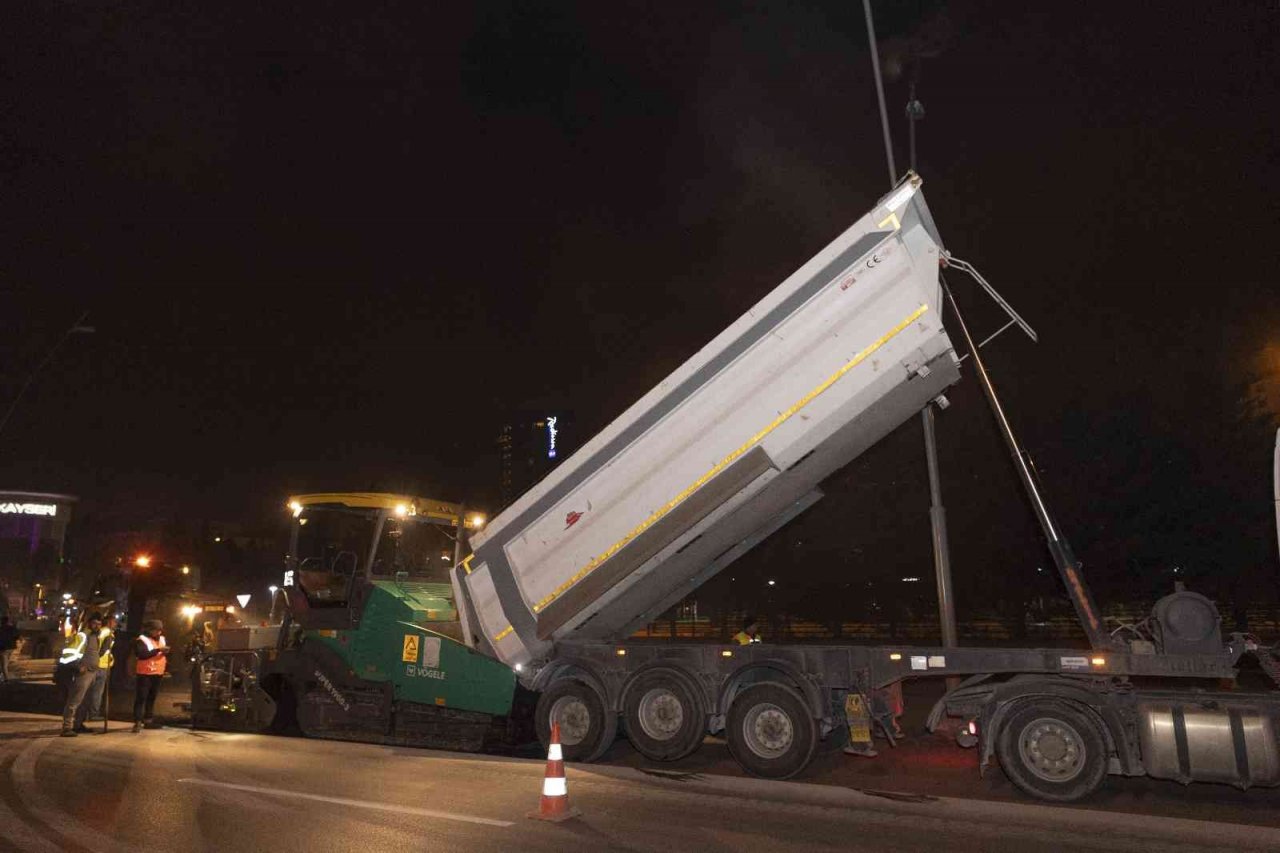 Büyükşehir, ana arterdeki yol genişletme ve şerit düzenleme çalışmalarını tamamladı