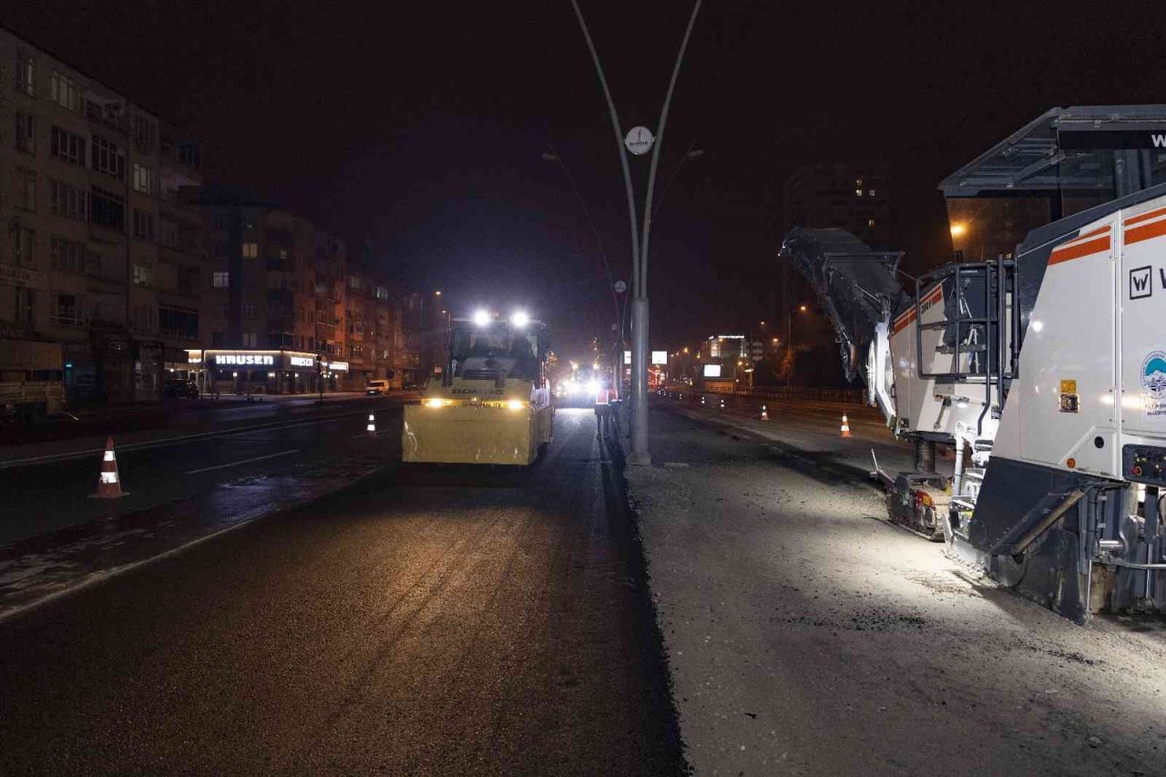 Büyükşehir, ana arterdeki yol genişletme ve şerit düzenleme çalışmalarını tamamladı