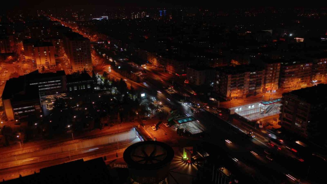 Büyükşehir, ana arterdeki yol genişletme ve şerit düzenleme çalışmalarını tamamladı