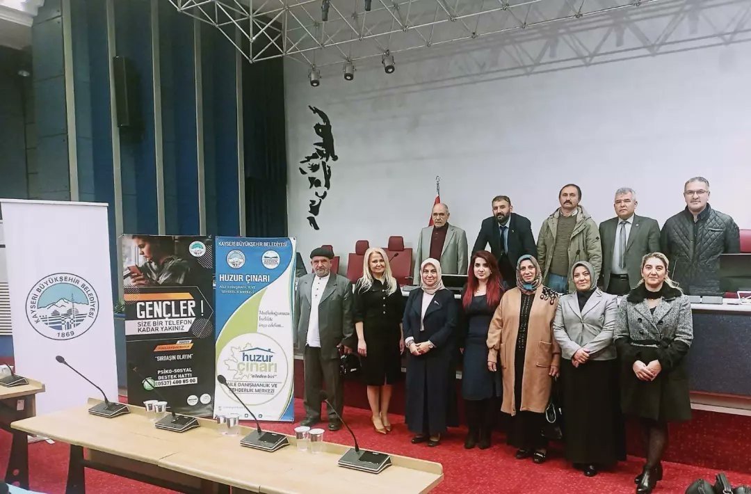 Büyükşehir’den 16 ilçede 714 muhtara eğitim