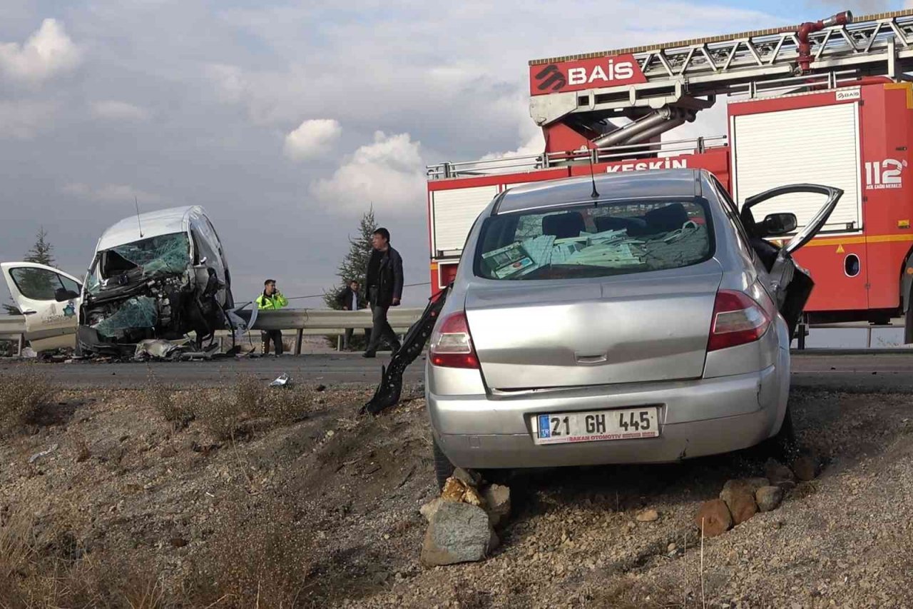 Aracıyla ters yöne girdi, canından oldu