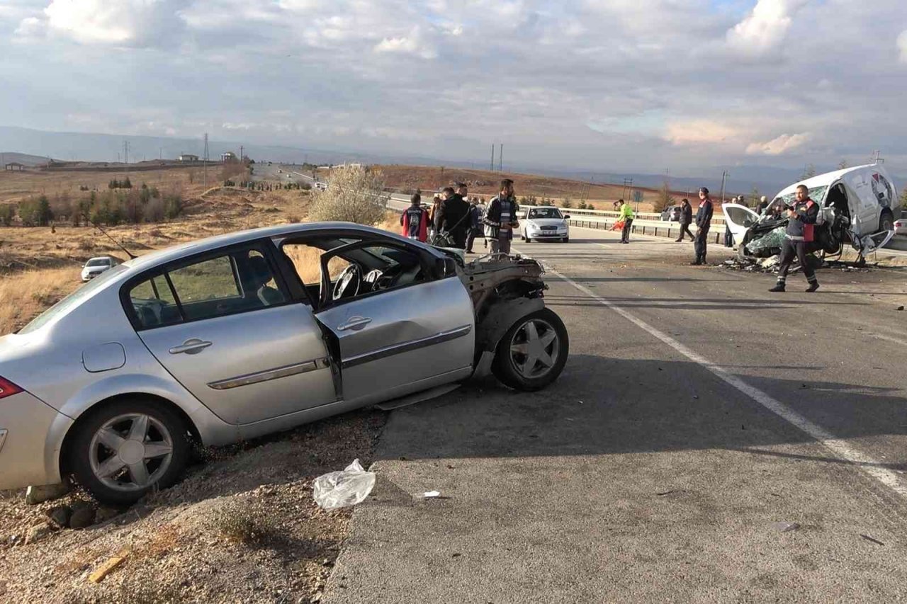 Aracıyla ters yöne girdi, canından oldu