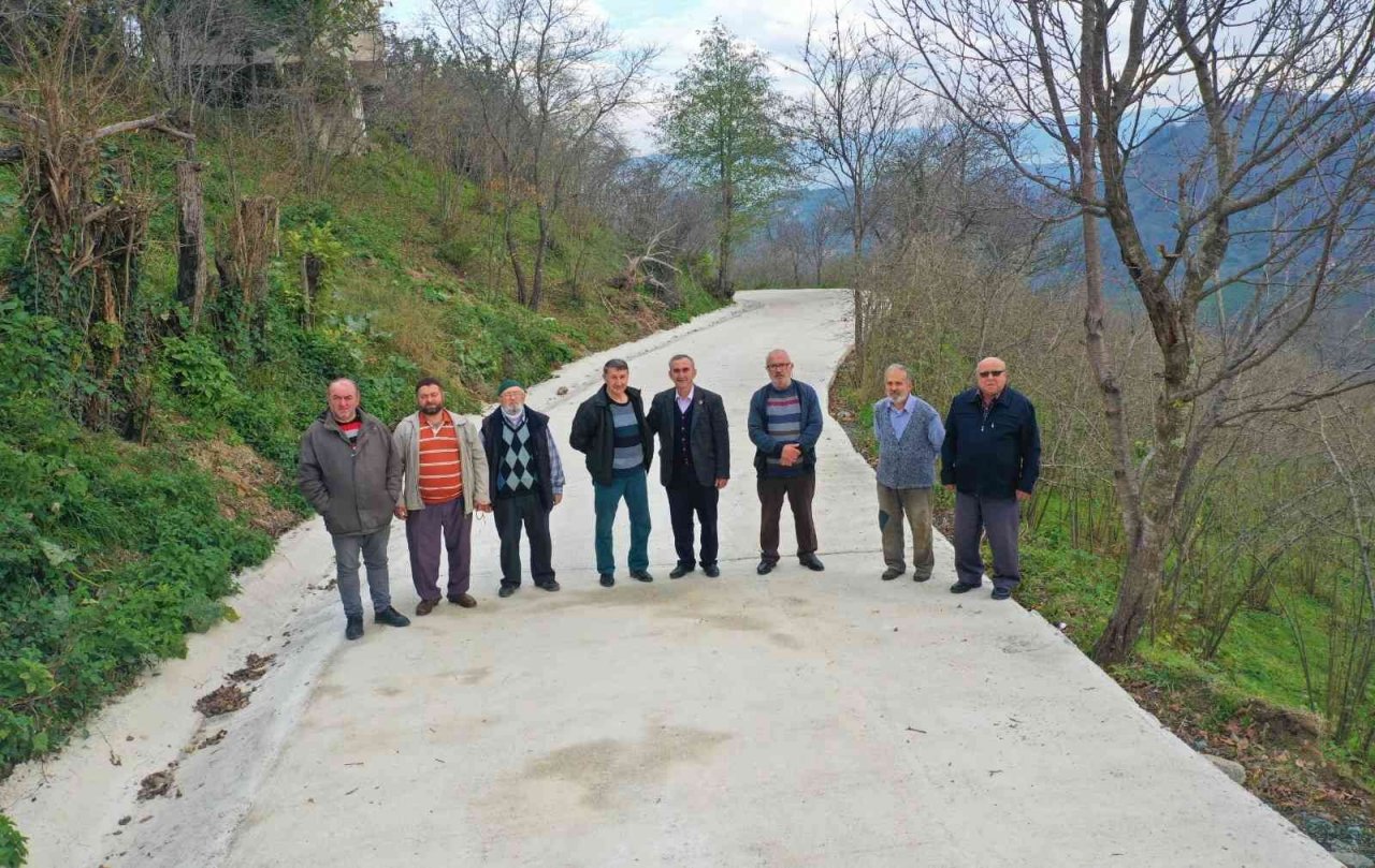 Altınordu’da beton yol çalışmaları sürüyor