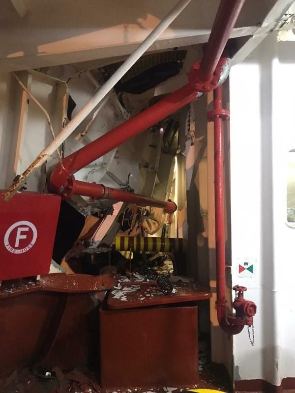 İstanbul Boğazı’nda iki geminin çarpıştığı kaza anbean cep telefonu kamerasında