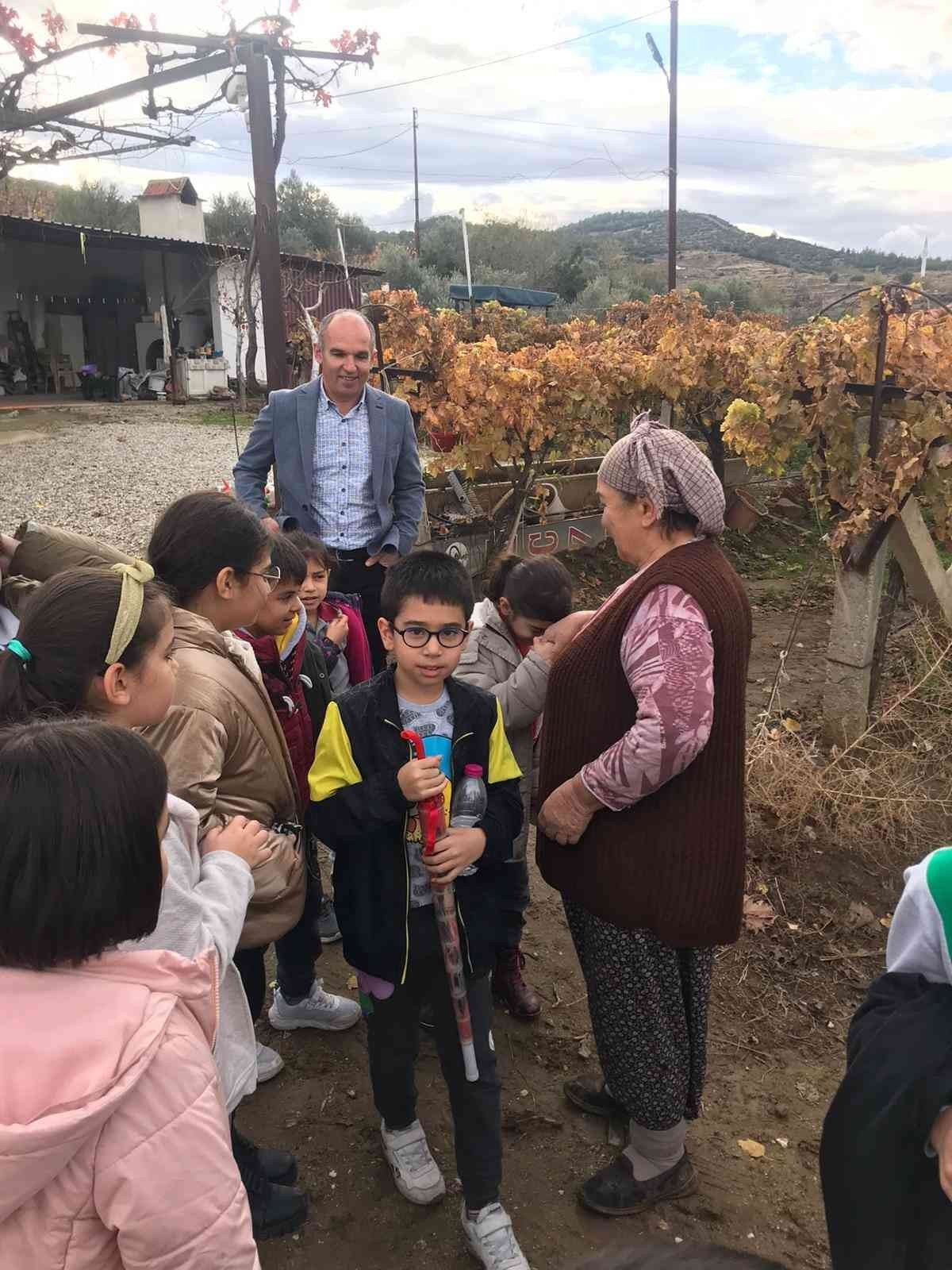 İsmini taşıdıkları şehidin mezarını ziyaret edip dua ettiler