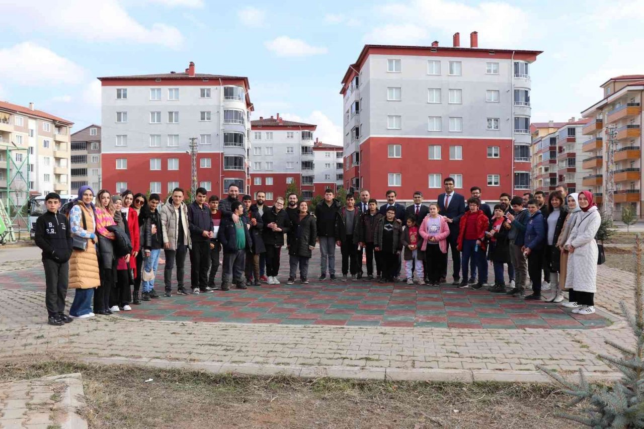 Sivas’ta özel çocuklar için fidan dikildi