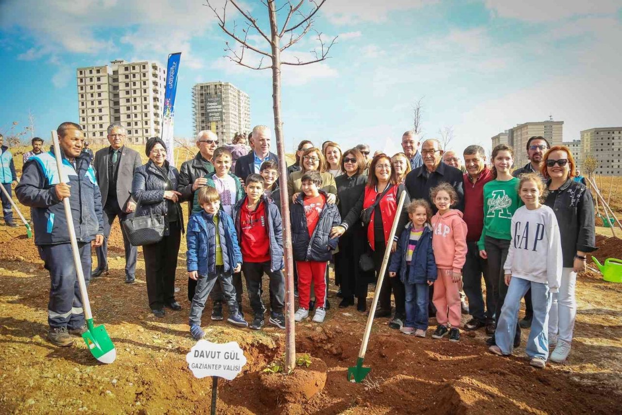 Büyükşehir, ODTÜ mezunları derneği iş birliğinde 5 bin metrekarelik alanı ağaçlandırdı