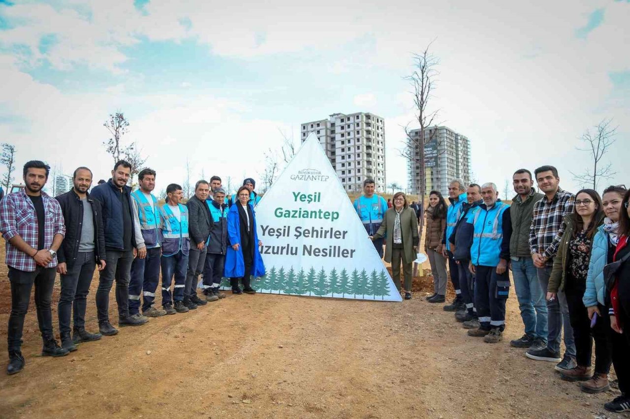 Büyükşehir, ODTÜ mezunları derneği iş birliğinde 5 bin metrekarelik alanı ağaçlandırdı