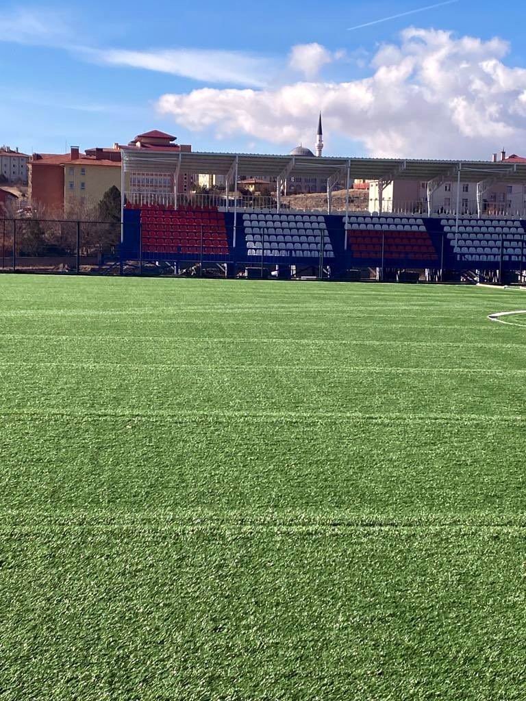 Pınarbaşı futbol sahası tamamlandı