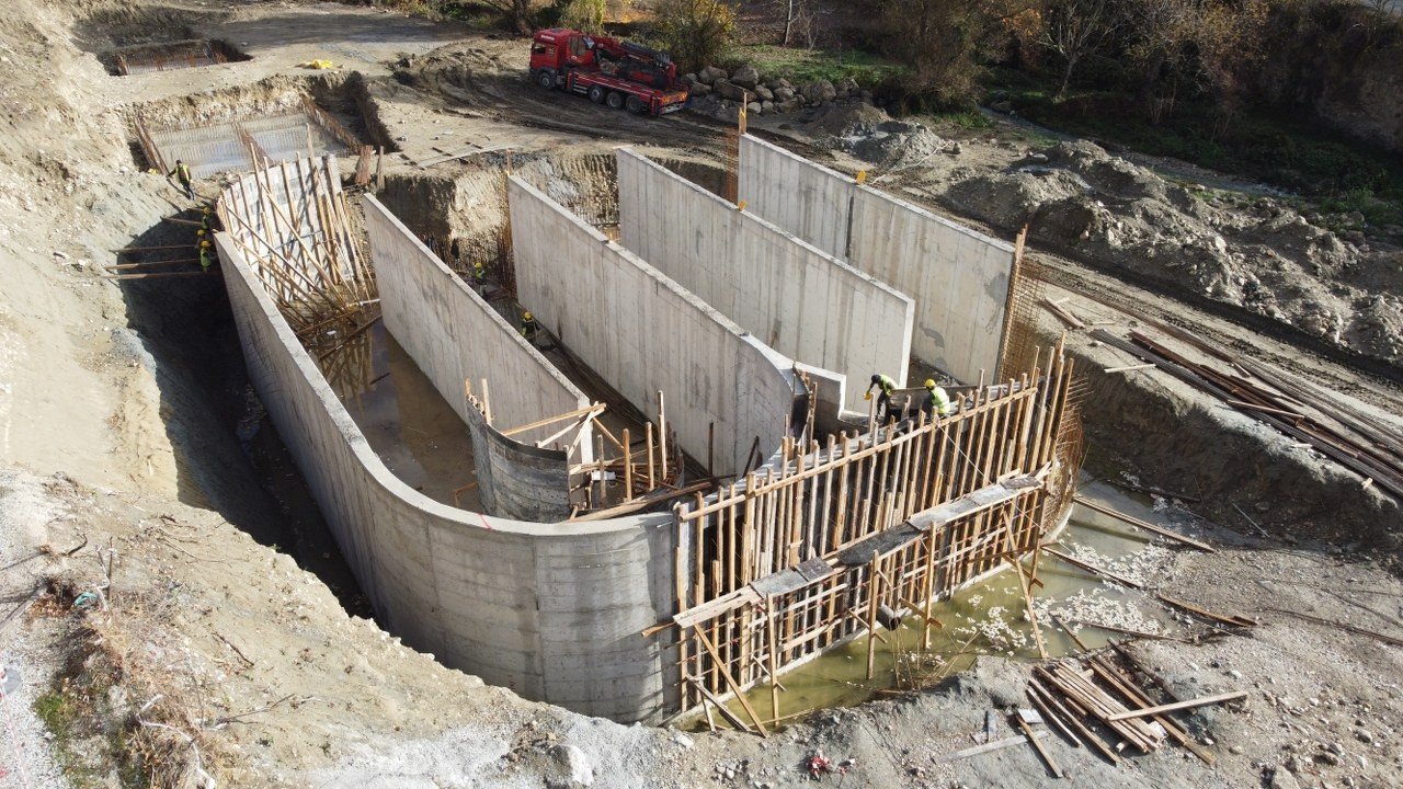 Demirci Atıksu Arıtma Tesisinin yapım çalışmaları sürüyor