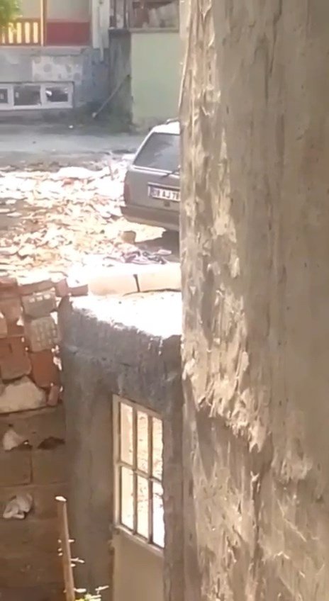 Otomobille geldiler, mazgalı çalarak sırra kadem bastılar