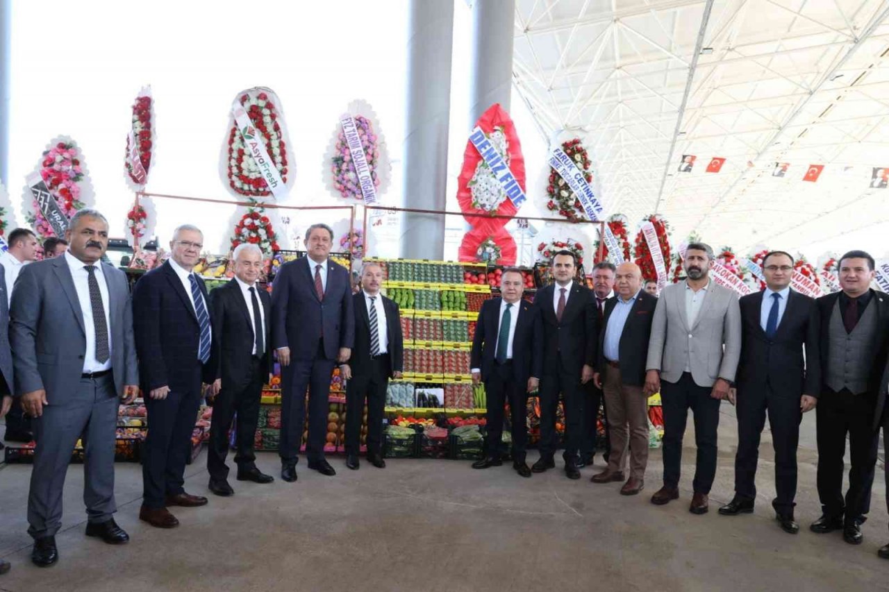 Finike Toptancı Hali sezonu açtı