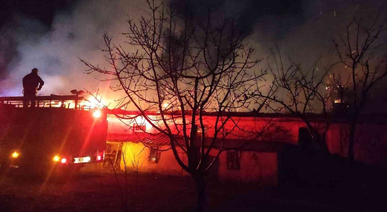 Depoda çıkan yangın korkuttu