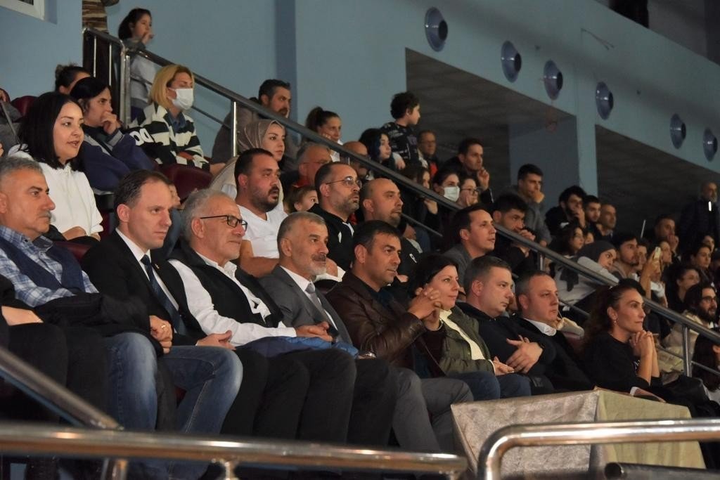 Bozüyük Belediyesi Eğitim ve Spor Kulübü ligin ilk yarısını namağlup tamamladı