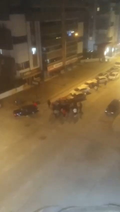 Böyle eğlence olmaz..Yarı otomatik tüfekle havaya defalarca ateş açtı