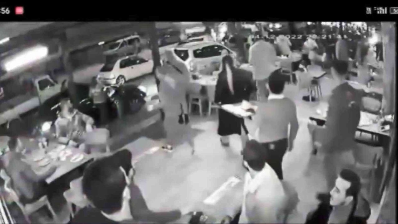 Polisten kaçan şüpheliler 4 otomobile çarparak durabildi