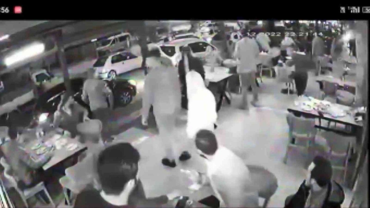 Polisten kaçan şüpheliler 4 otomobile çarparak durabildi