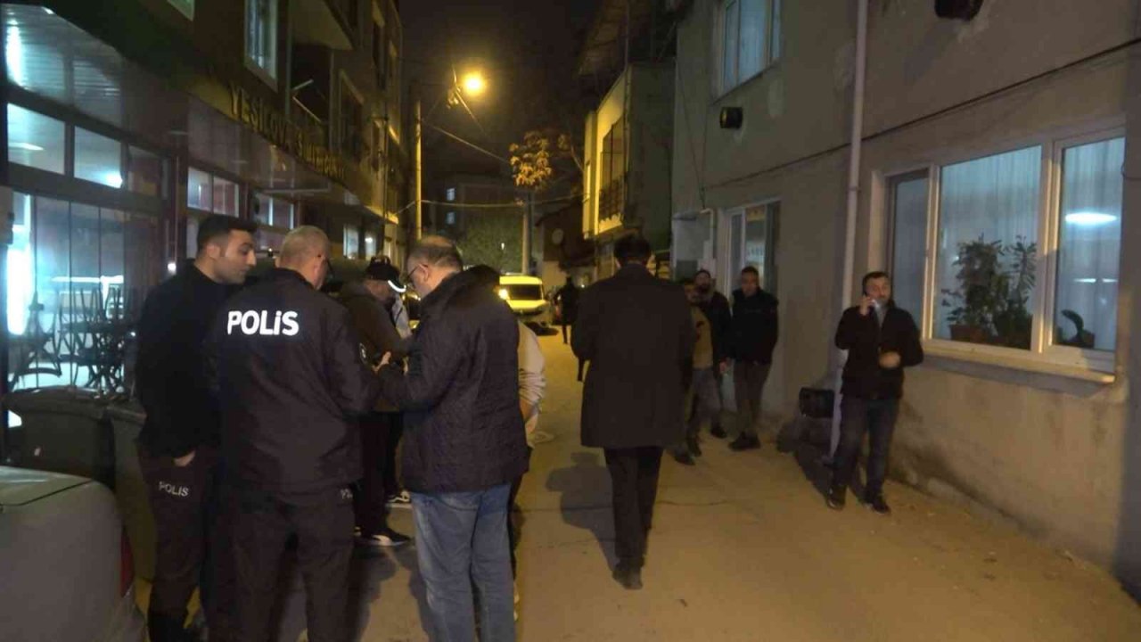 Bursa’da hem darp edildi, hem silahla vuruldu