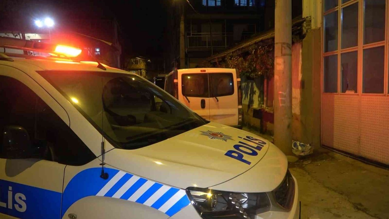 Bursa’da hem darp edildi, hem silahla vuruldu