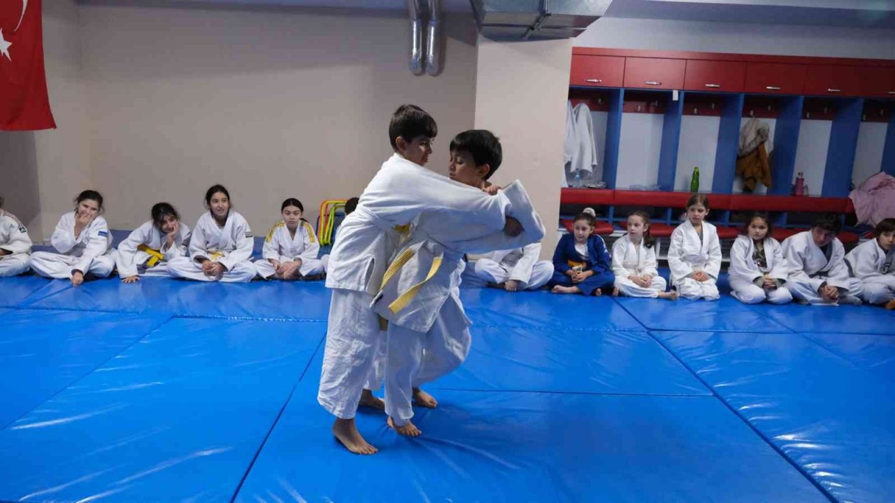 Büyükçekmeceli judocular ilk sınavlarını başarı ile tamamladı