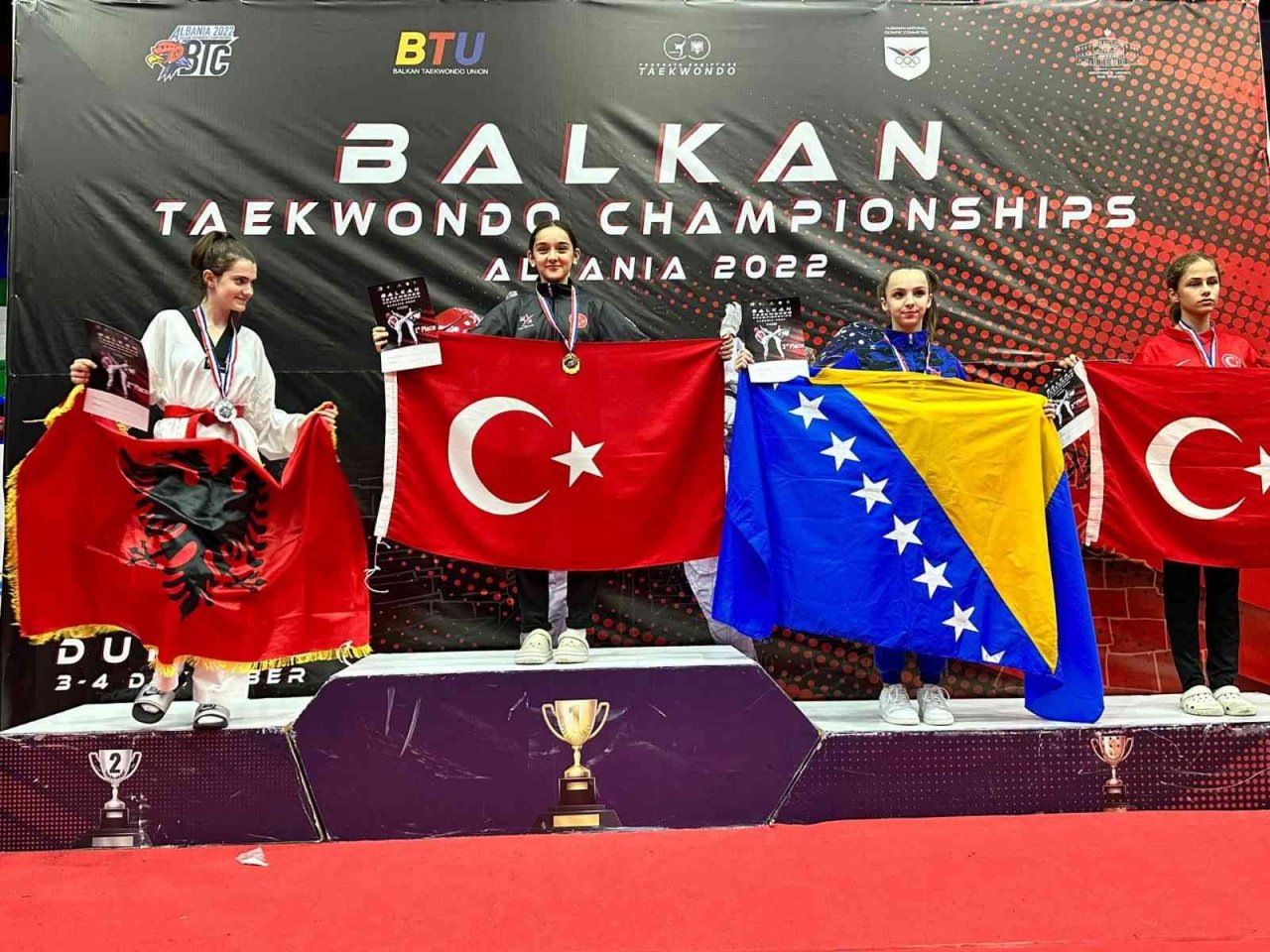 Büyükşehirli sporcular Arnavutluk’tan boş dönmedi