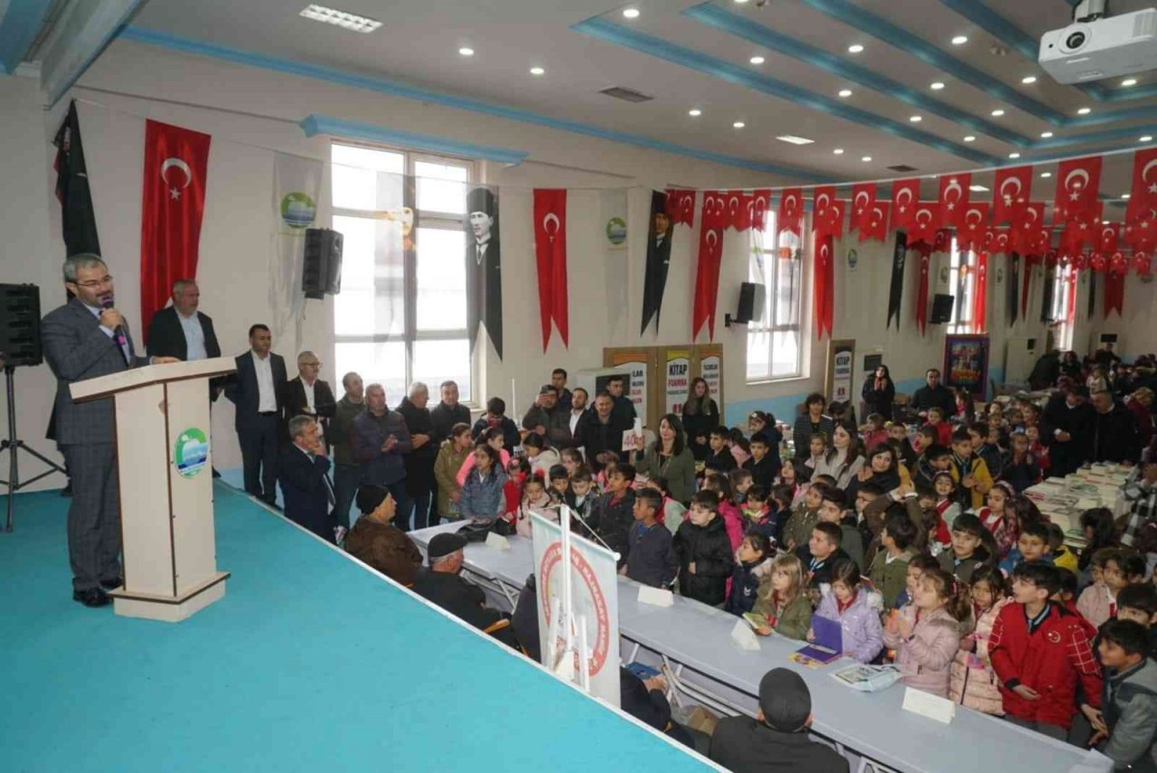 Çivril Belediyesi kitapları okuyucularıyla buluşturdu