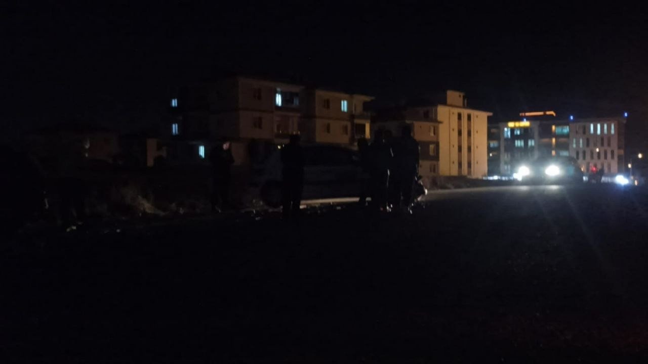 Kontrolden çıkan araç park halindeki otomobile çarptı: 2 yaralı